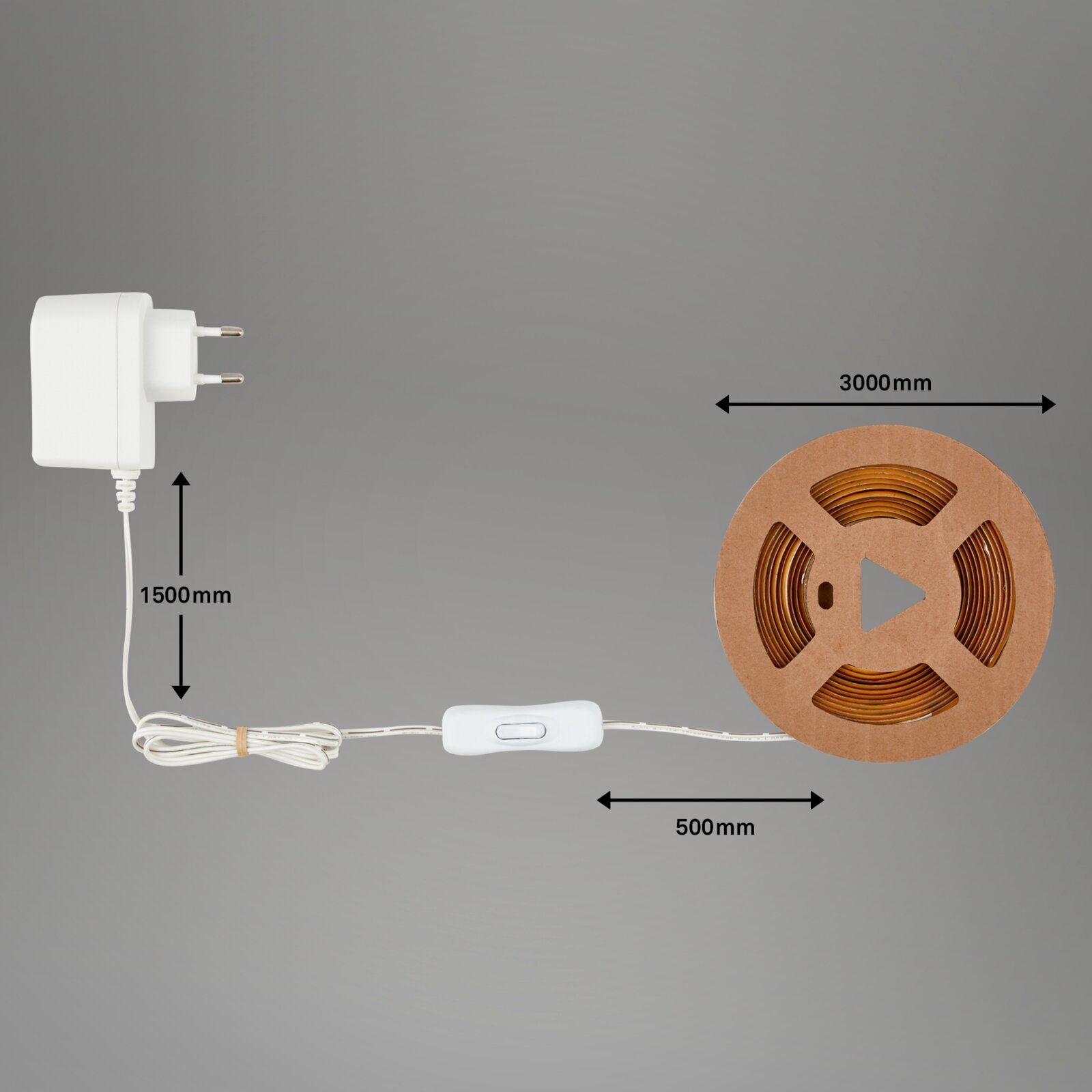 Weißes Netzteil mit Eurostecker, Kabel und Inline-Schalter neben aufgerolltem LED-Lichtband auf Pappspule, Längenangaben 1500 mm/500 mm/3000 mm, Draufsicht auf grauem Hintergrund