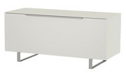 Weißes TV-Lowboard mit Metallfüßen, seitliche Perspektive