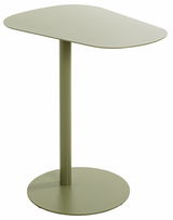 Moderner, olivgrüner Beistelltisch mit runder Basis und asymmetrischer Tischplatte, seitliche Perspektive