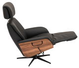 Seitliche Ansicht eines modernen Relaxsessels mit schwarzem Lederbezug und Holzverkleidung.