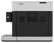 Seitenansicht eines modernen Kaffeevollautomaten in Schwarz und Silber mit klaren Linien und einem minimalistischen Design.