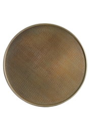 Rond goudkleurig dienblad met fijn reliëf en verhoogde rand, van bovenaf gezien op een witte achtergrond