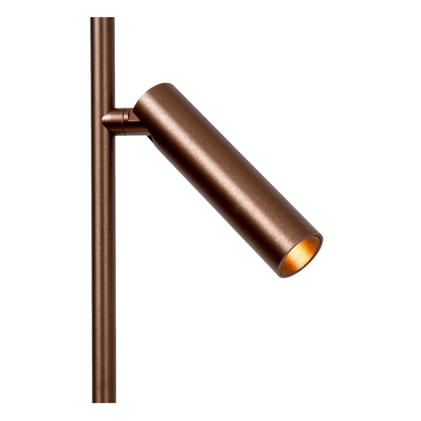 Detailaufnahme einer modernen, zylindrischen Spotleuchte in gebürsteter Kupfer-/Bronzeoptik mit warmgoldener Innenreflektorfläche, seitliche Perspektive vor weißem Hintergrund