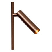 Detailaufnahme einer modernen, zylindrischen Spotleuchte in gebürsteter Kupfer-/Bronzeoptik mit warmgoldener Innenreflektorfläche, seitliche Perspektive vor weißem Hintergrund