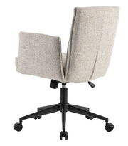 Rückansicht eines beigen Drehstuhls mit Armlehnen und schwarzem Fußkreuz auf Rollen.