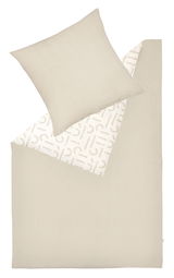 Bettwäsche-Set in Beige mit Kissenbezug und Deckenbezug, teilweise umgeschlagen, von oben fotografiert.