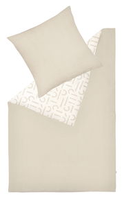 Bettwäsche-Set in Beige mit Kissenbezug und Deckenbezug, teilweise umgeschlagen, von oben fotografiert.