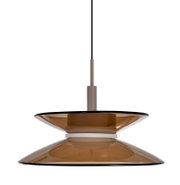 Moderne hanglamp met twee brede, amberkleurige glazen schijven en taupekleurige fitting, recht van voren afgebeeld tegen een witte achtergrond