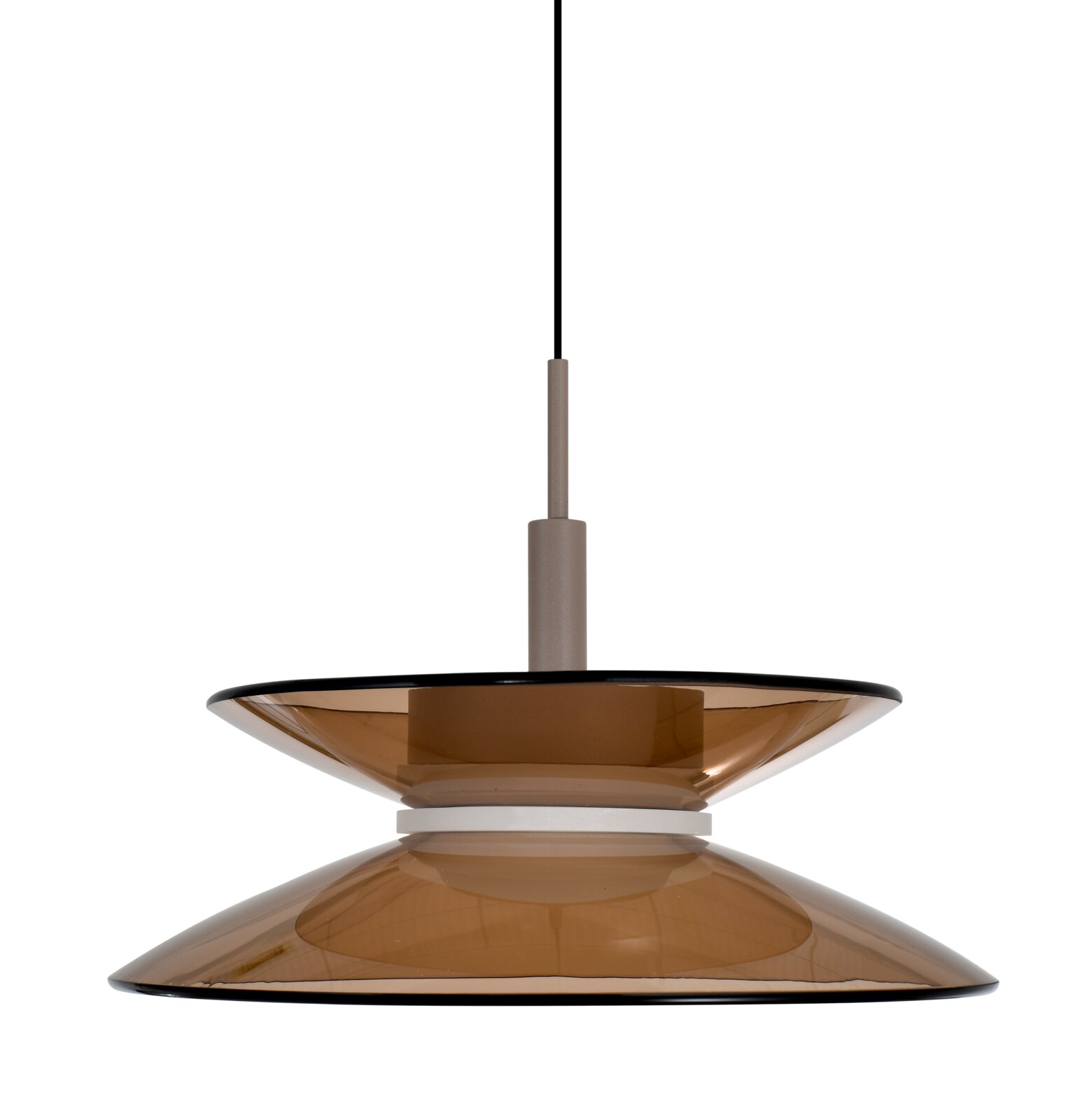 Moderne hanglamp met twee brede, amberkleurige glazen schijven en taupekleurige fitting, recht van voren afgebeeld tegen een witte achtergrond