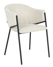 Moderner Armlehnstuhl mit cremefarbenem, geripptem Stoffbezug und schwarzem Metallgestell, seitliche Perspektive