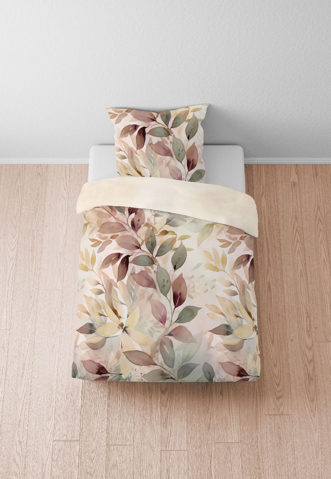 Bettwäsche-Set 135x200cm mit floralem Muster in sanften Erdtönen, aus der Vogelperspektive auf einem Holzboden präsentiert.
