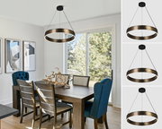 Moderne LED-Hängeleuchte in Ringform, aus dunklem Metall, hängt über einem Esstisch in einem hellen Raum. Perspektive: seitlich und frontal.