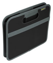 Faltbox M in seitlicher Perspektive, zusammengefaltet mit Tragegriff und grauem Rand