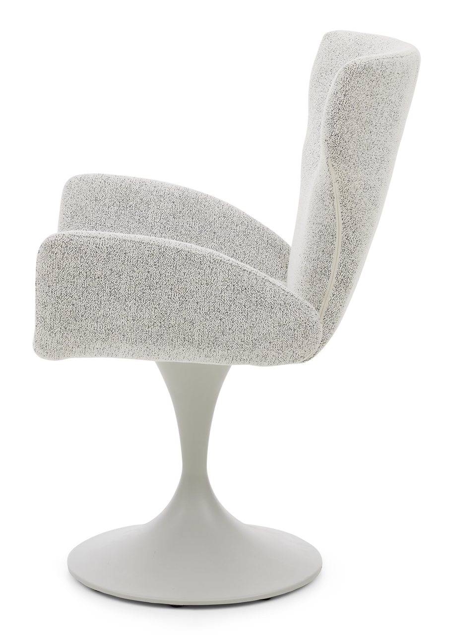 Seitenansicht eines modernen Armlehnstuhls mit grauem Stoffbezug und weißem, tulpenförmigem Fuß.