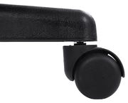 Nahaufnahme eines schwarzen Stuhlbeins mit Rolle, seitliche Perspektive