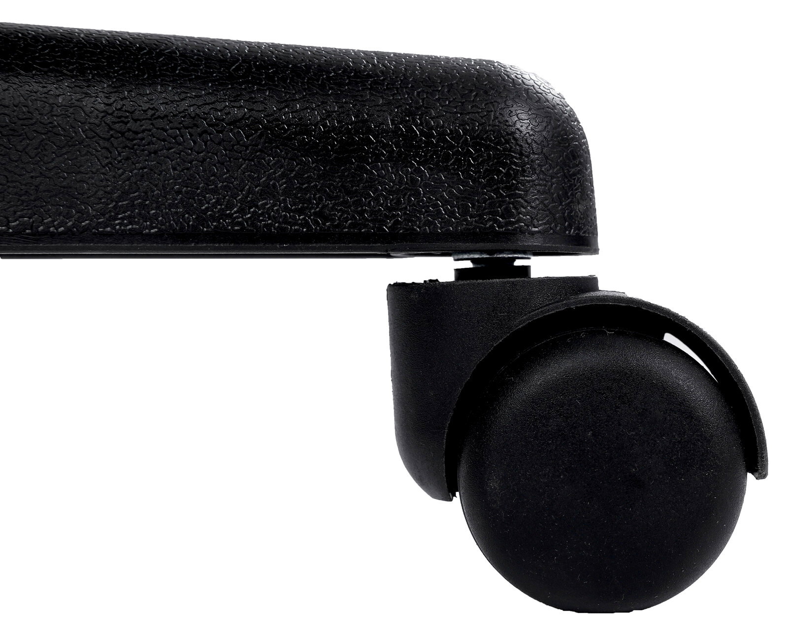 Nahaufnahme eines schwarzen Stuhlbeins mit Rolle, seitliche Perspektive