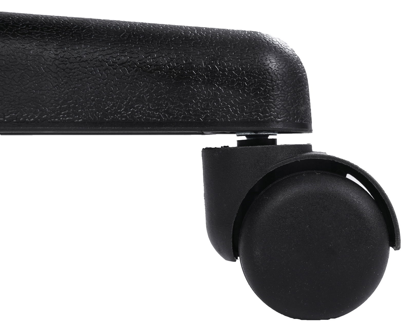 Nahaufnahme eines schwarzen Stuhlbeins mit Rolle, seitliche Perspektive