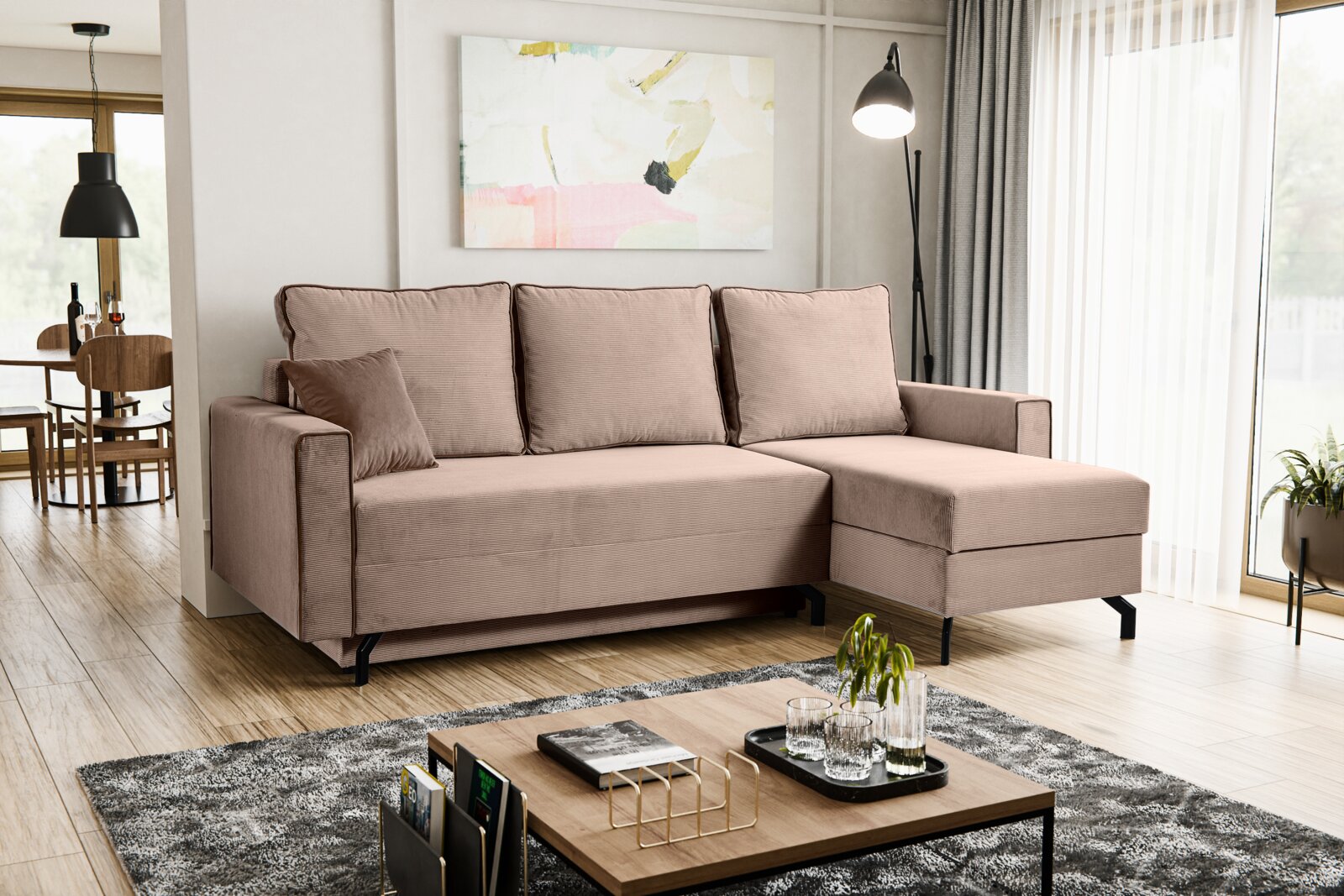Modernes Schlafsofa in L-Form mit rechter Ausrichtung, beige Farbe, in einem stilvoll eingerichteten Wohnzimmer mit Blick auf den Sitzbereich von vorne.