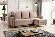 Modernes Schlafsofa in L-Form mit rechter Ausrichtung, beige Farbe, in einem stilvoll eingerichteten Wohnzimmer mit Blick auf den Sitzbereich von vorne.
