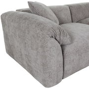 Graues Ecksofa CLASSY mit weicher Polsterung und Kissen, seitliche Perspektive.
