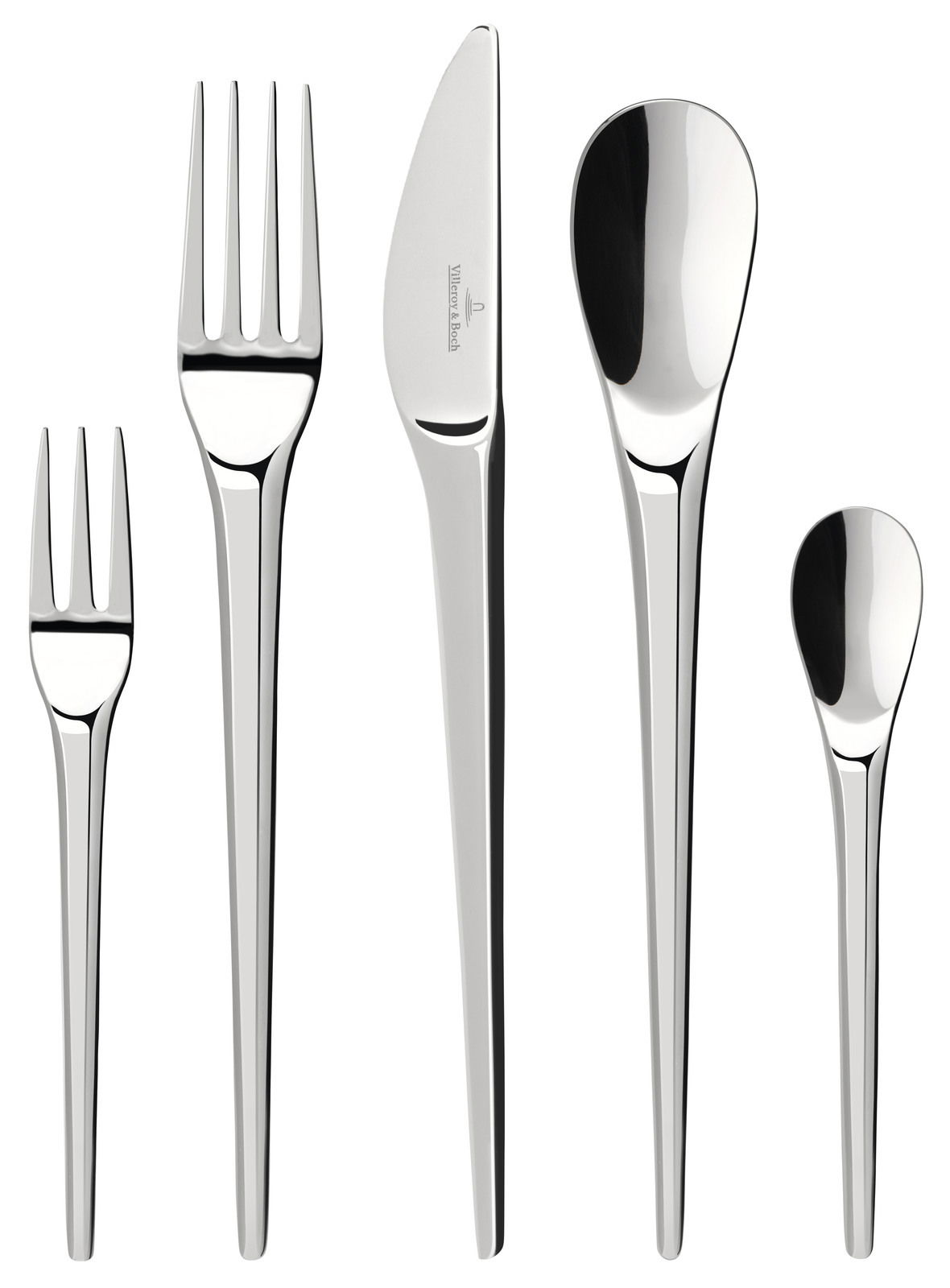 Modernes Tafelbesteck-Set aus Edelstahl, bestehend aus Gabel, Messer, Löffel und Teelöffel, in Frontalansicht.