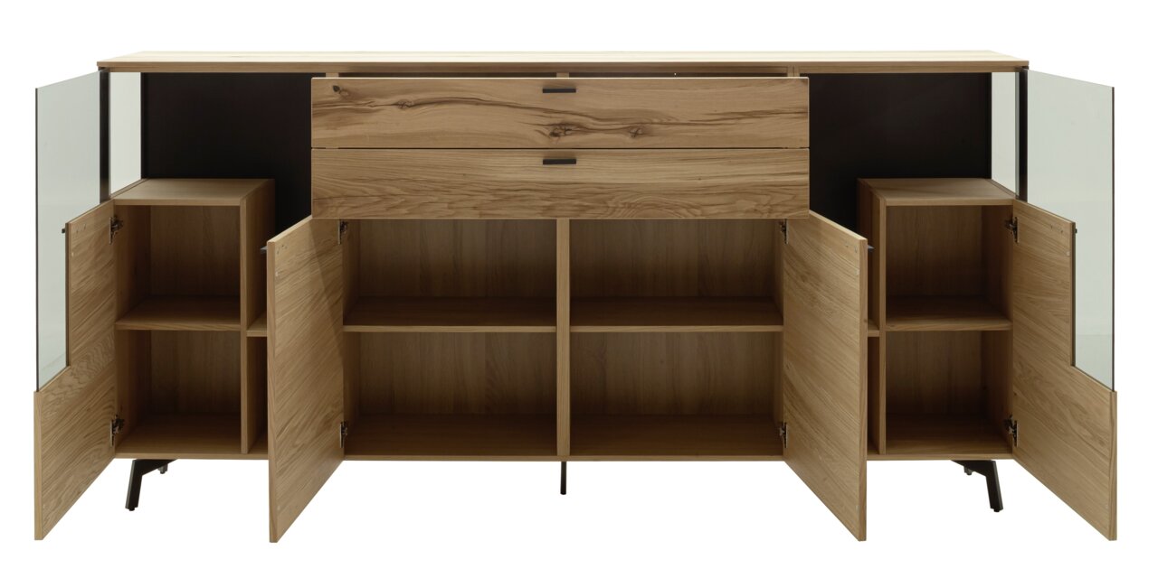 Frontale Ansicht eines Sideboards mit offenen Türen und Schubladen, aus hellem Holz gefertigt.