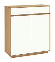 Moderner Schuhschrank aus Holz mit weißen Fronten, seitliche Perspektive