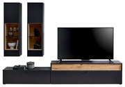 Venjakob Wandkombination LUMEA in moderner Perspektive, bestehend aus zwei hohen Vitrinen und einem TV-Board mit Holz- und Glaselementen.