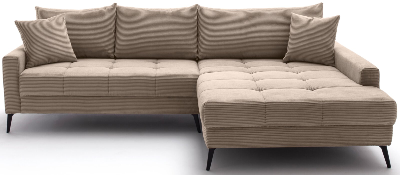 Beige hoekbank met geribbeld patroon, twee kussens en zwarte poten, gezien van voren.