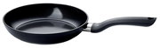 Schwarze Pfanne mit 24 cm Durchmesser, seitliche Perspektive, mit ergonomischem Griff.