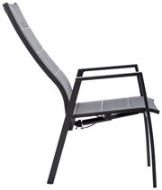 Seitliche Ansicht eines modernen Gartensessels mit grauem Stoffbezug und schwarzem Metallrahmen.