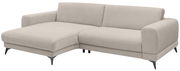 Beige Ecksofa mit linker Ottomane, moderne Metallfüße, seitliche Perspektive