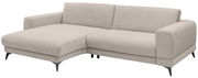 Beige Ecksofa mit linker Ottomane, moderne Metallfüße, seitliche Perspektive