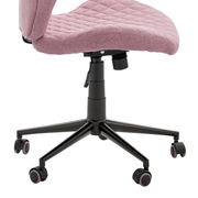 Drehstuhl mit rosa gepolstertem Sitz und Rückenlehne, schwarze Basis mit fünf Rollen, seitliche Perspektive