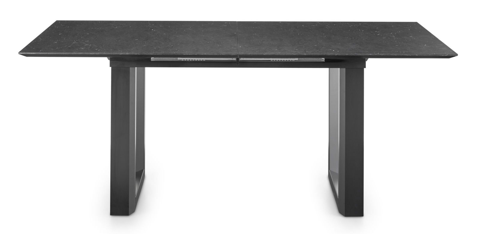 Moderner schwarzer Esstisch mit rechteckiger Tischplatte und stabilen Beinen, Frontalansicht.