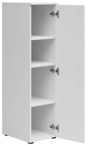 Weißer Mehrzweckschrank mit geöffneter Tür, zeigt drei Einlegeböden, Perspektive von vorne links