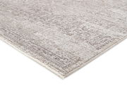 Nahaufnahme eines Designer-Teppichs in neutralen Tönen mit subtilen Mustern, von der Seite fotografiert.