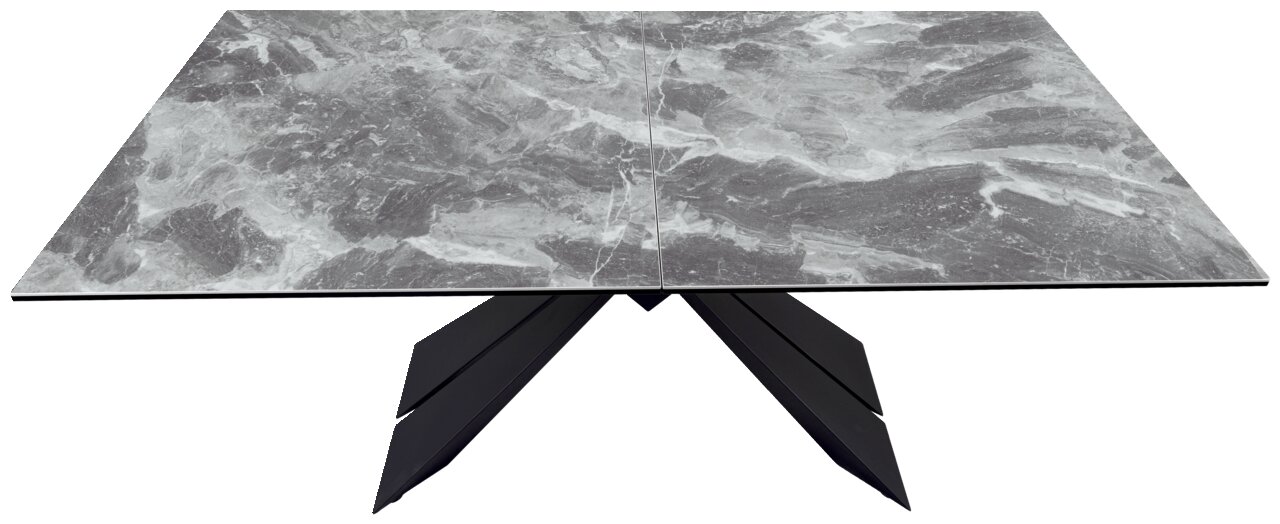 Moderne eettafel met grijze marmerlook en een zwart metalen onderstel, gezien vanaf de voorkant.