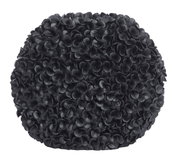 Schwarze Vase mit blütenartiger Struktur, frontal fotografiert.
