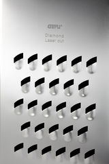 Nahaufnahme einer Vierkantreibe mit diamantgeschliffenen Klingen, frontal betrachtet.