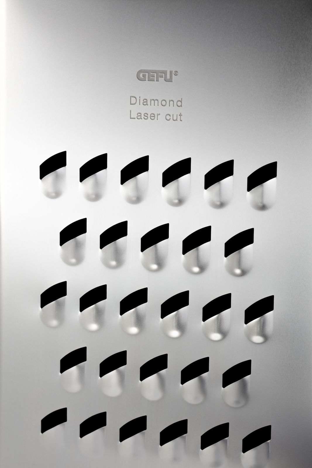 Nahaufnahme einer Vierkantreibe mit diamantgeschliffenen Klingen, frontal betrachtet.