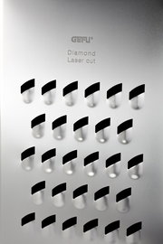 Nahaufnahme einer Vierkantreibe mit diamantgeschliffenen Klingen, frontal betrachtet.