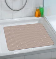 Duscheinlage Mirasol in taupe, rechteckig mit rutschfester Oberfläche und Löchern, in einer Duschwanne von oben fotografiert.