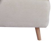 Nahaufnahme eines Funktionssessels mit gestreiftem Stoffbezug und Holzbein, seitliche Perspektive