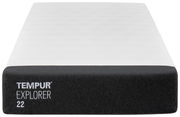 Frontale Ansicht der Tempur Viscomatratze Explorer mit schwarzem Rand und weißer Oberfläche.