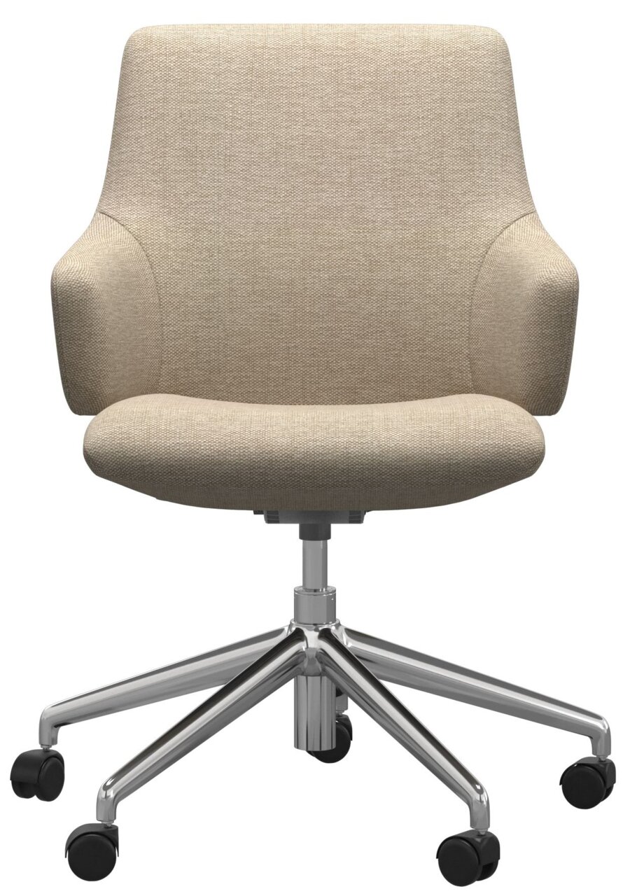 Beiger Home Office Sessel mit Armlehnen und verchromtem Drehfuß, Vorderansicht