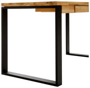 Moderner Schreibtisch mit Holzplatte und schwarzem Metallgestell, seitliche Perspektive