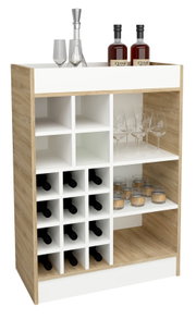Moderner Barschrank/Weinregal in Weiß und Eiche-Optik mit Flaschenfächern und offenen Ablagen, bestückt mit Gläsern und Spirituosenflaschen, Frontansicht leicht schräg von vorn links.