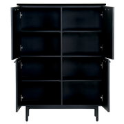 Schwarzes Highboard mit offenen Türen und mehreren Regalfächern, frontale Ansicht