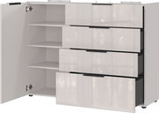 Weißes Sideboard mit mehreren Schubladen und einem offenen Schrankfach, Perspektive von vorne links